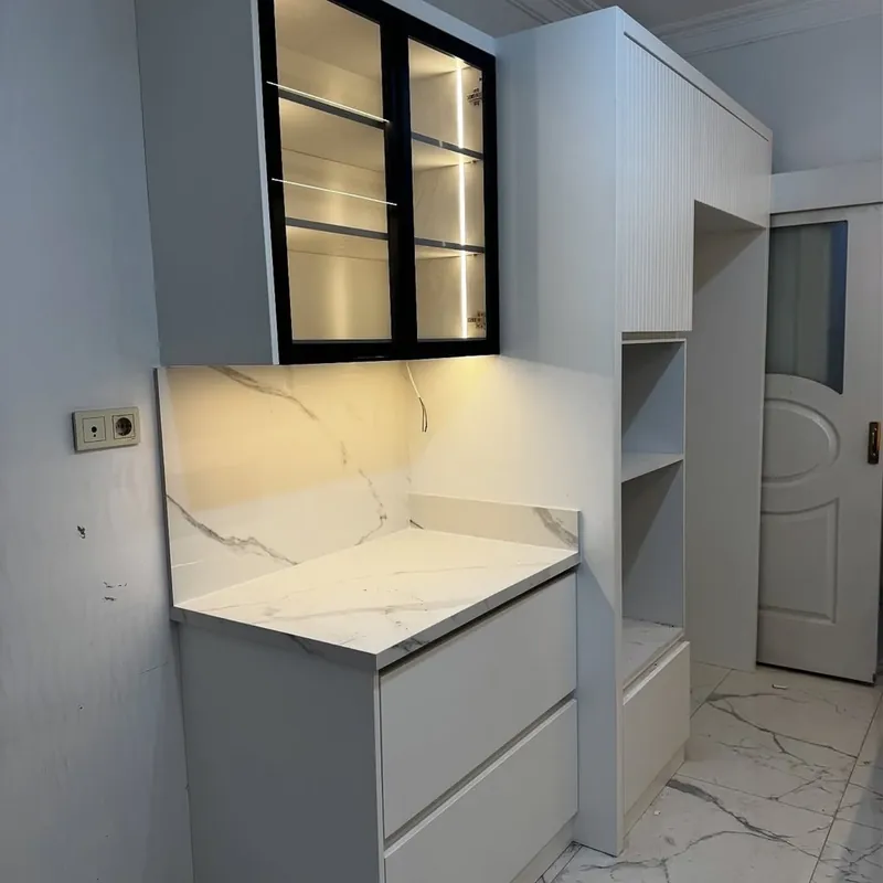 Cam vitrinli kahve köşesi, atölyeden paylaşılan fotoğraf