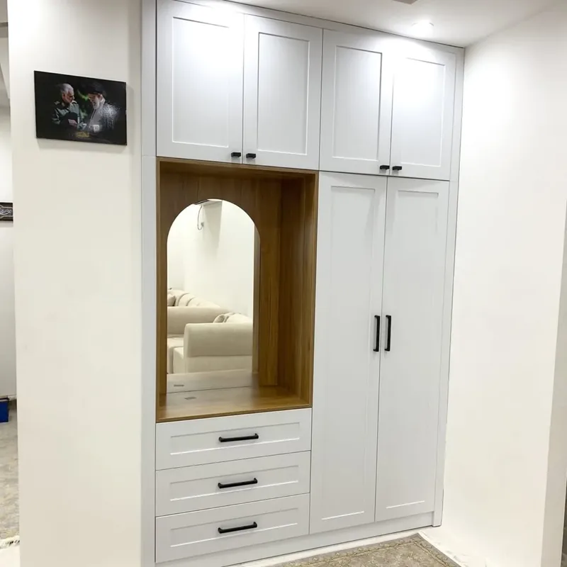 Kemerli aynalı antre dolabı, atölyeden paylaşılan fotoğraf